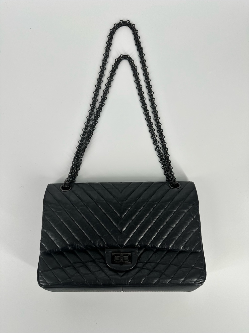 CHANEL Black Quilted Chevron Leather Shoulder Bag with Chain Strap